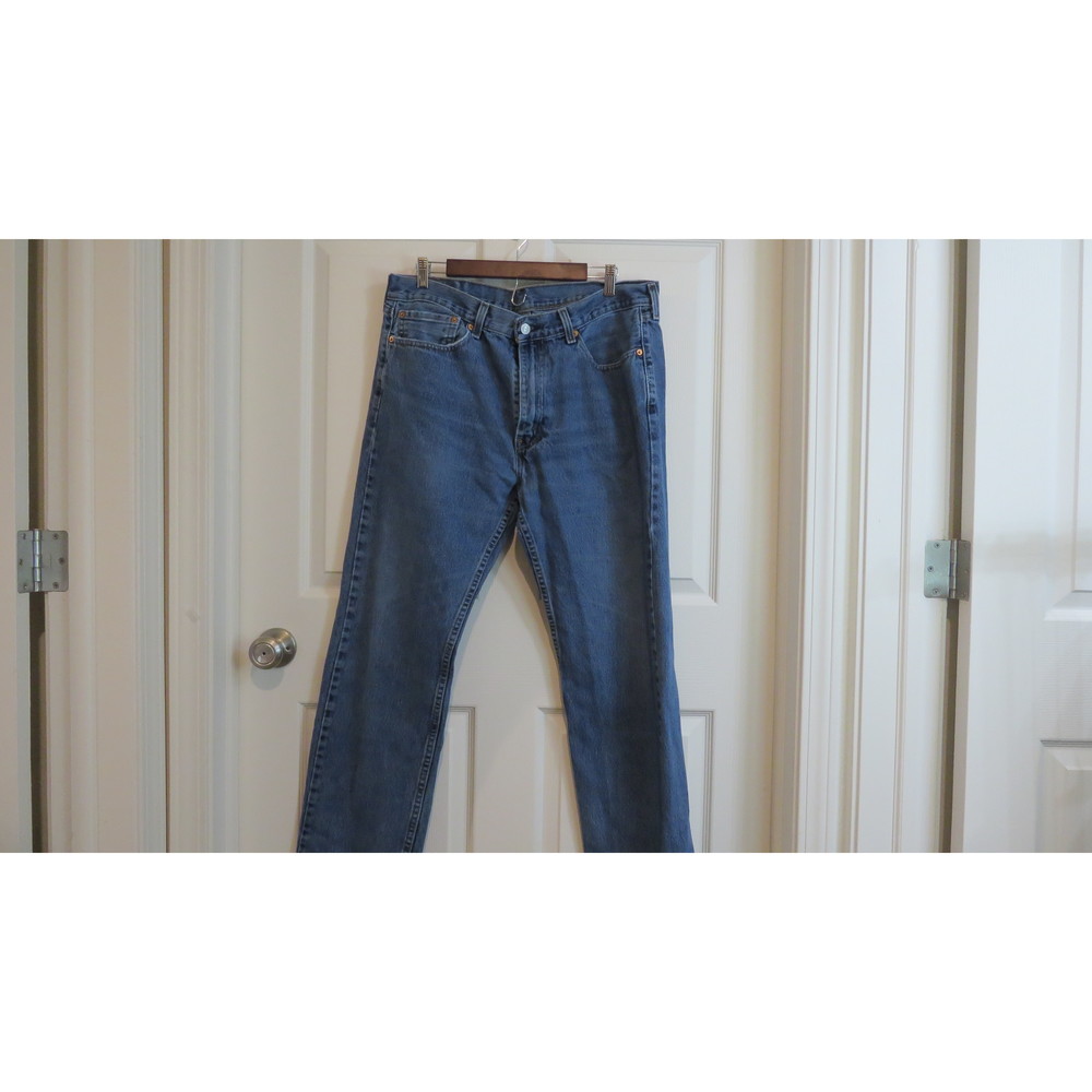 Levi 505 Jeans 36 x 32
Wear on pockets (pictured) and cuffs
